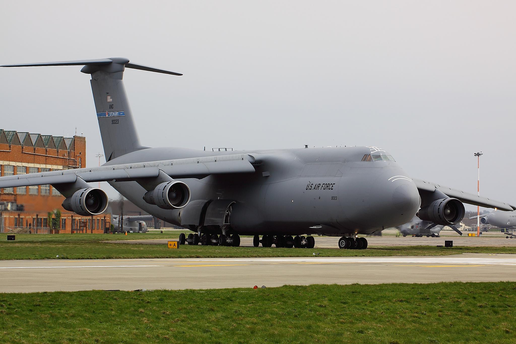The C-5 Galaxy (FRED): The revolutionary strategic heavy transport that  almost tanked Lockheed
